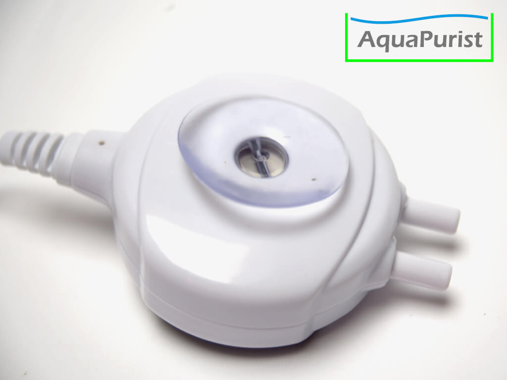 Rückseite der Piezo-Luftpumpe mit Saugnapf